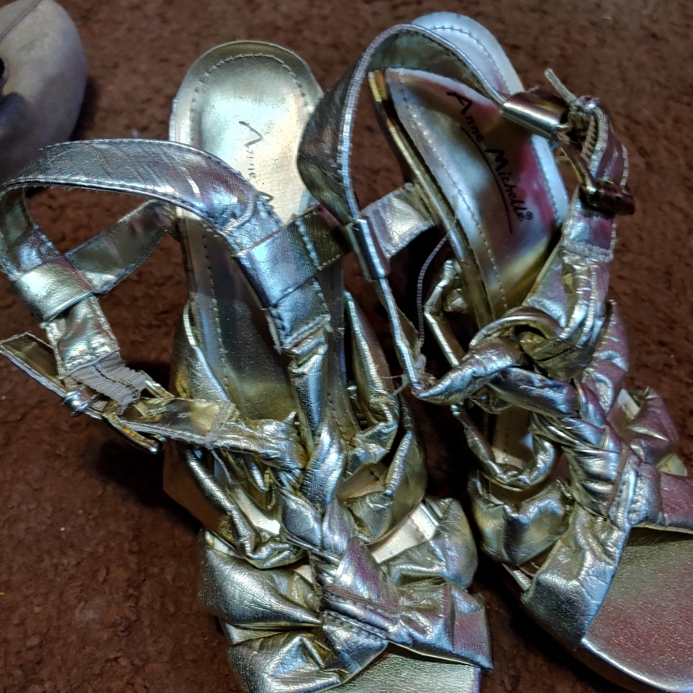 Shoes - Picture 2 of 3